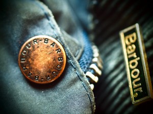 Détail de veste marbrure (bouton pression, coton huilé et velours côtelé) 