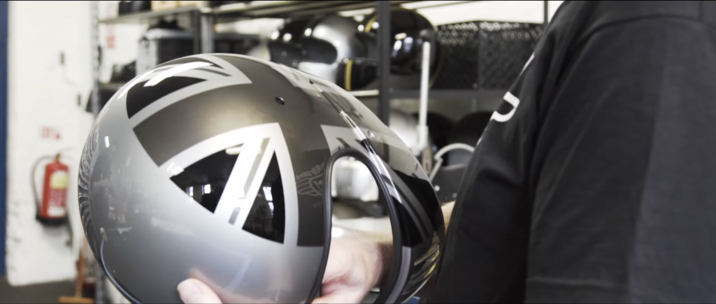 préparation casque moto davida en usine