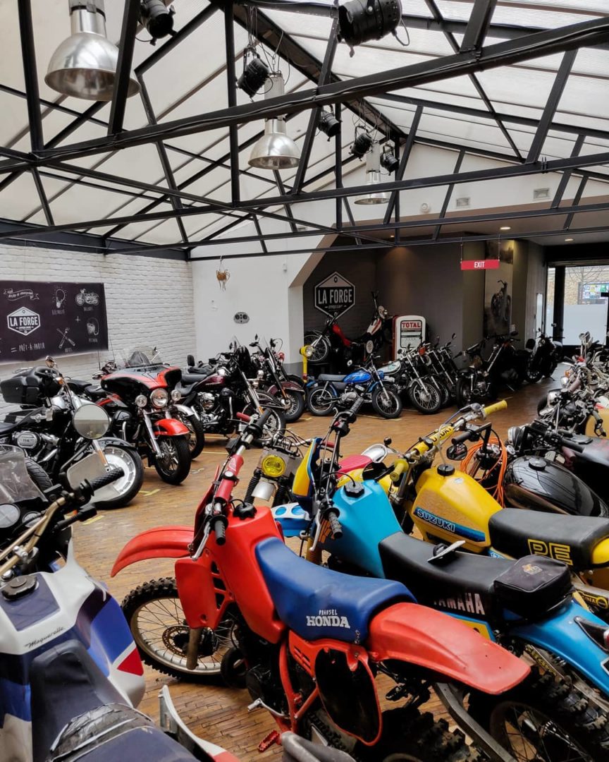 Un garage parisien pour bricoler et garer votre moto